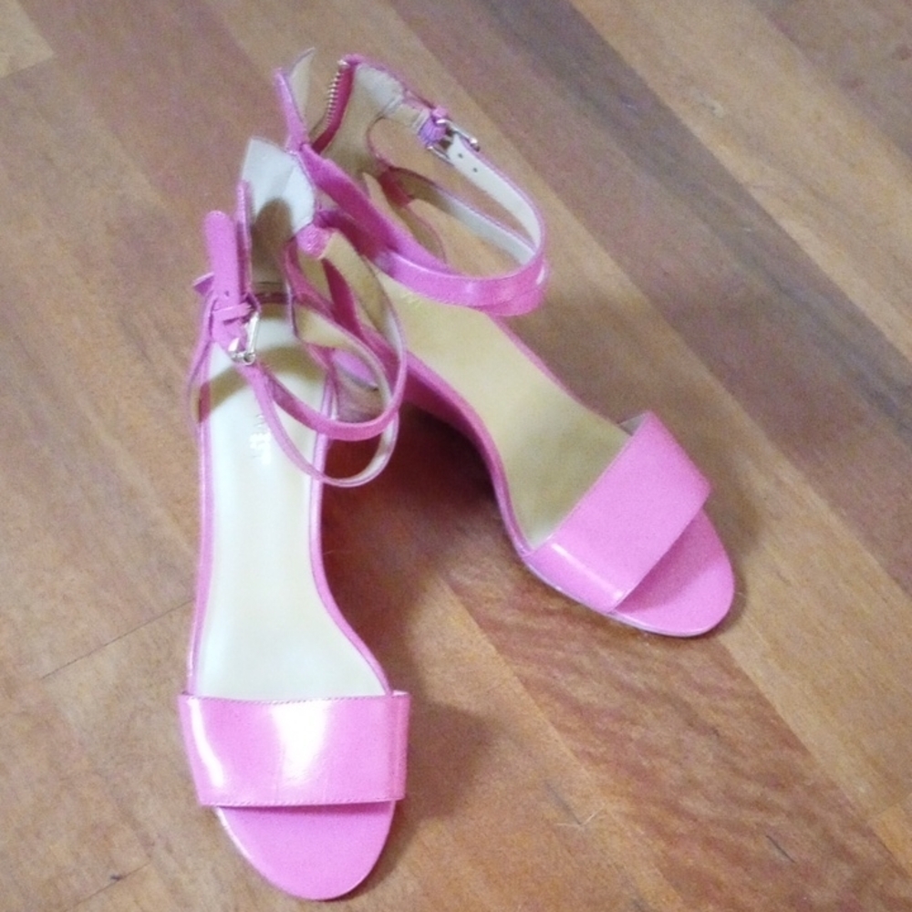Nine West Pink Strappy Sandals size 7M brand new